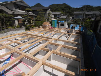 炎天下での土台敷き～広島の建築設計ブログ～